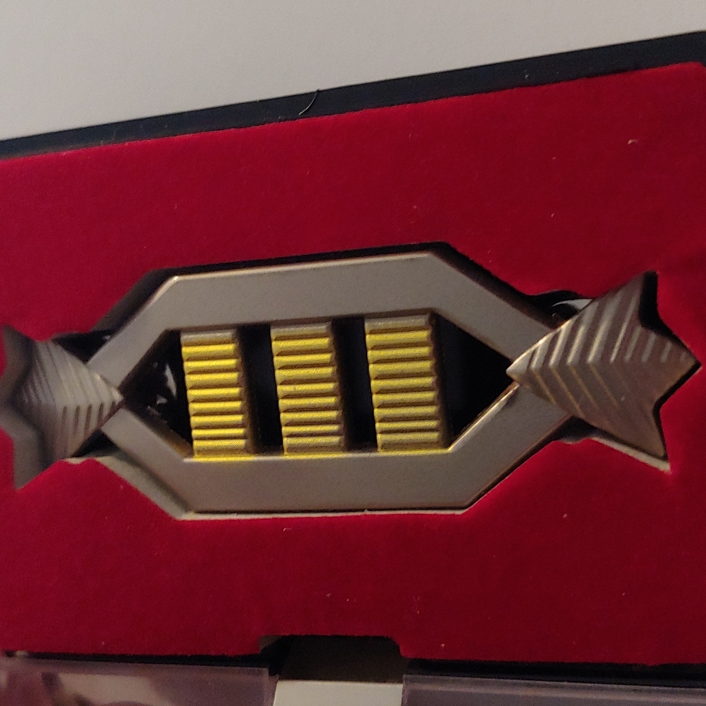 Star Trek movie era Captain rank pin authentic prop replica - Picture 2 of 6